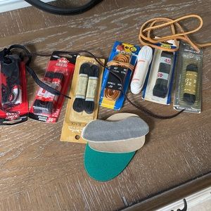 Vintage shoelaces quite a variety, took pictures of all of them, 7 full packs